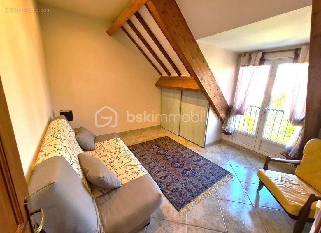 Maison à SAINTE-GENEVIEVE-DES-BOIS