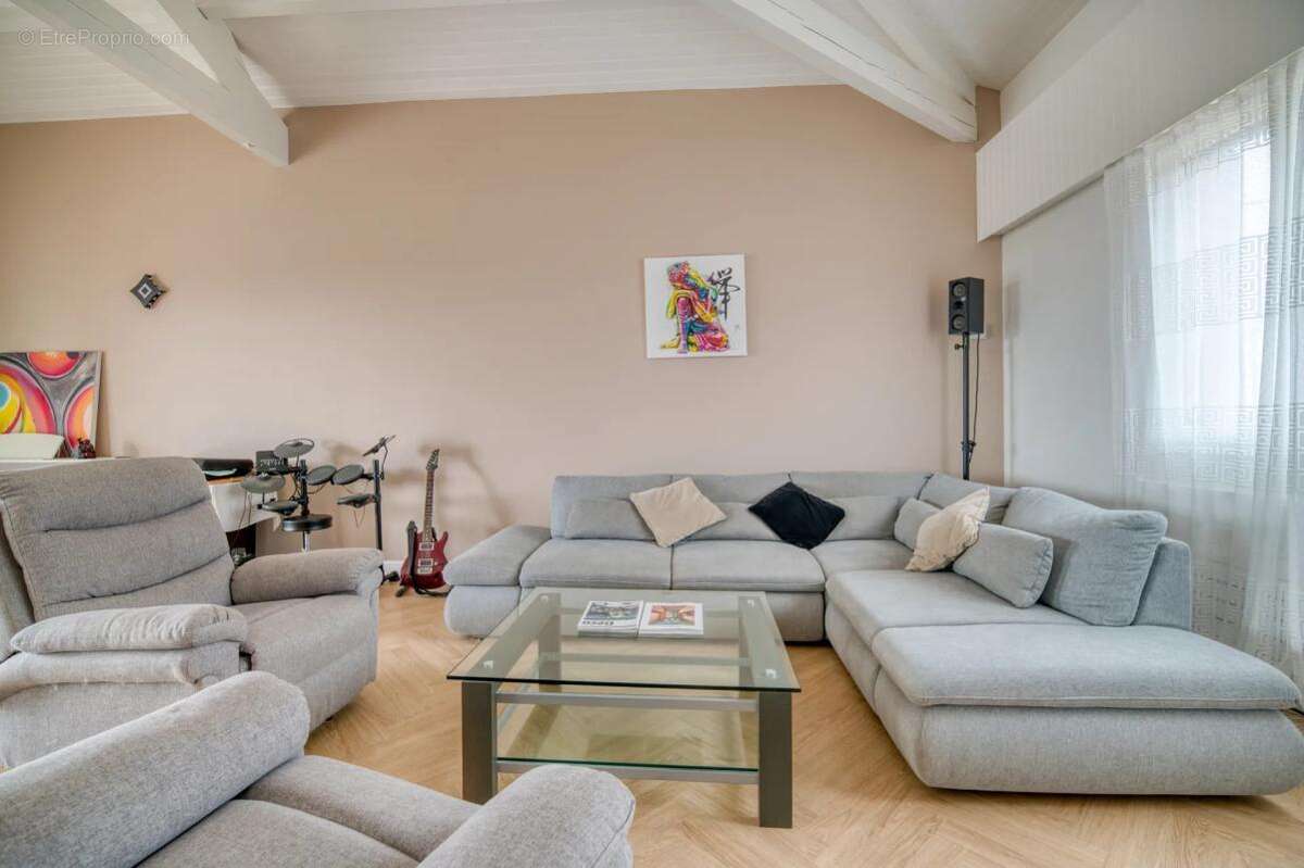 Maison individuelle rénovée 300 m² avec piscine, terrain arboré et appartement indépendant - photo 3