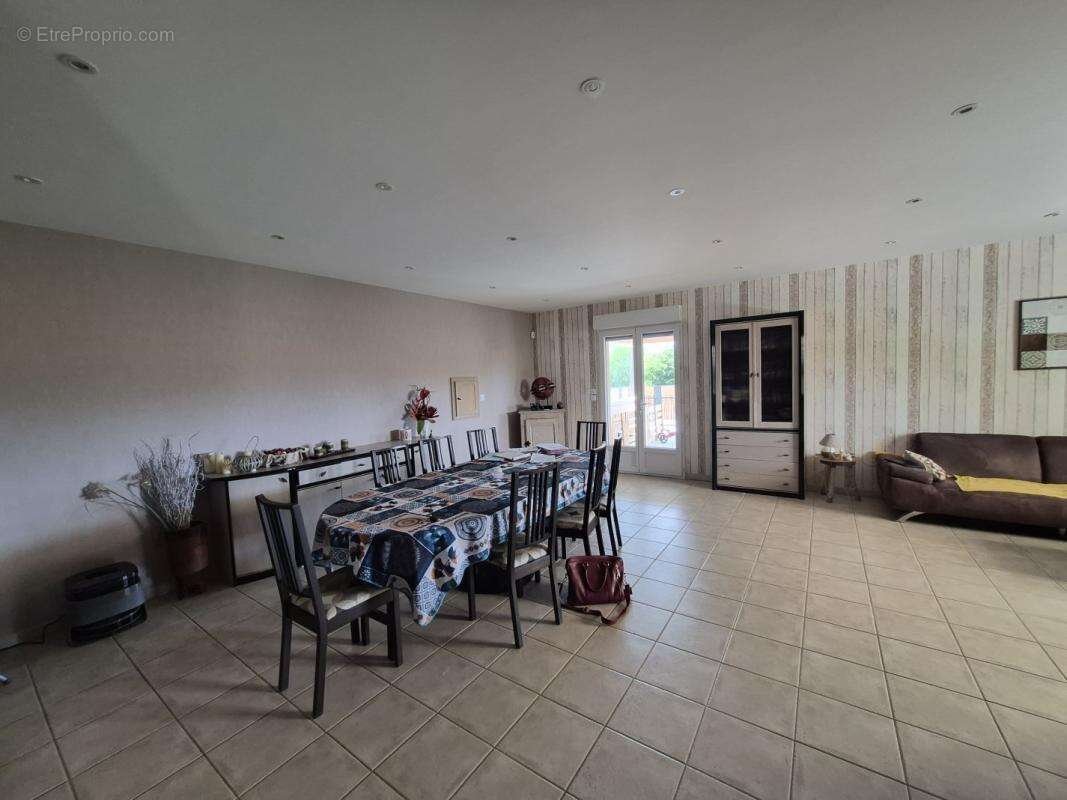 Maison 129 m² à Saint-Benigne  - photo 4
