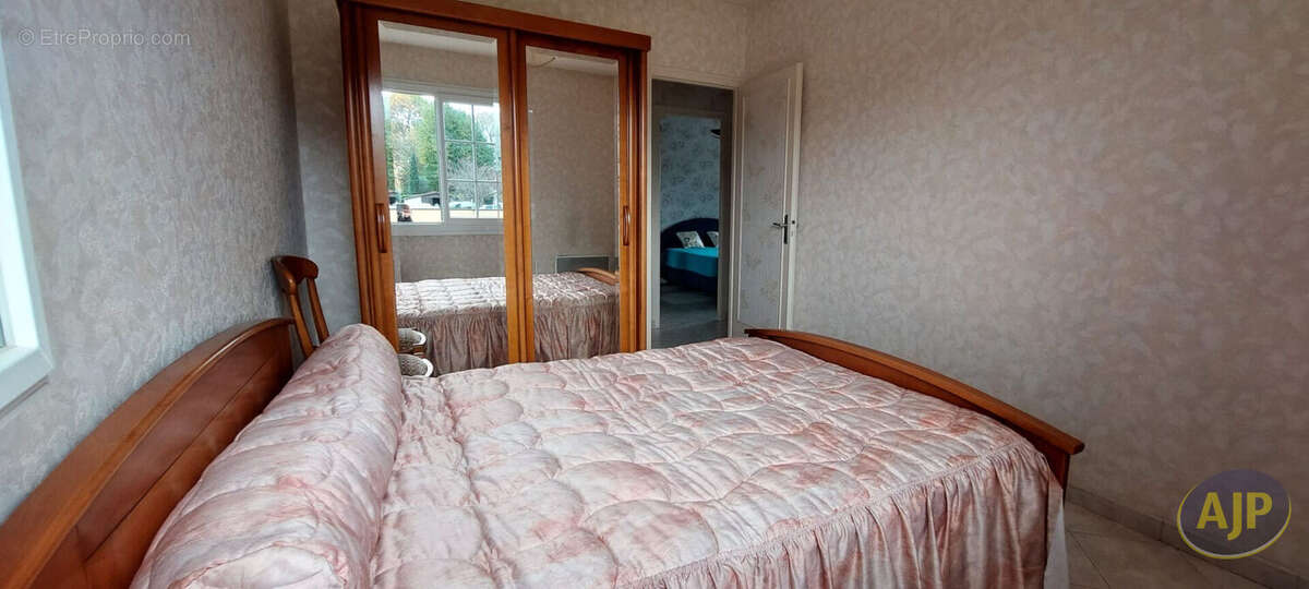 Maison à SAINT-JEAN-D'ILLAC