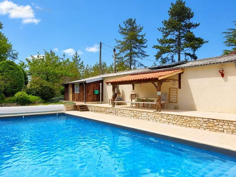 Belle Propriété avec piscine et dépendances - 6 pièces - à vendre - Proche de Villeréal - St Eutrope de Born (Lot-et-Garonne) - photo 4