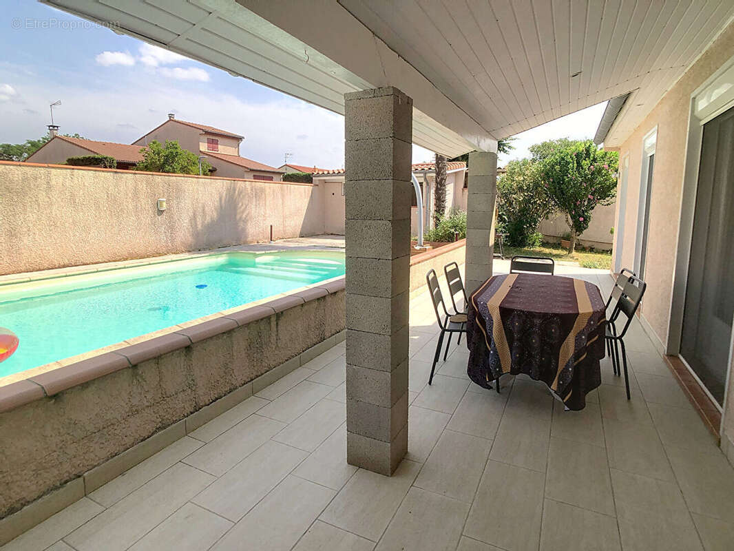 Maison à PINS-JUSTARET