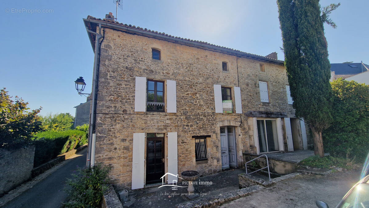 Appartement à LUSIGNAN