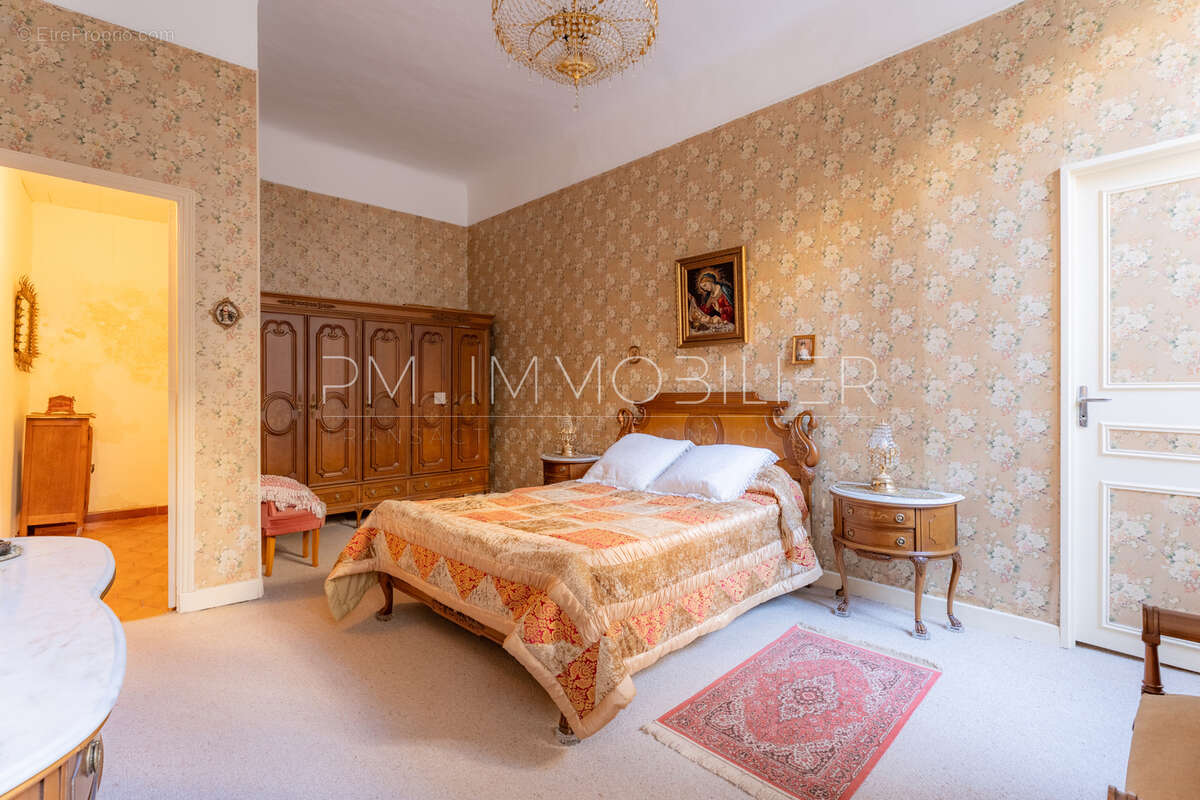 Appartement à MARSEILLE-1E