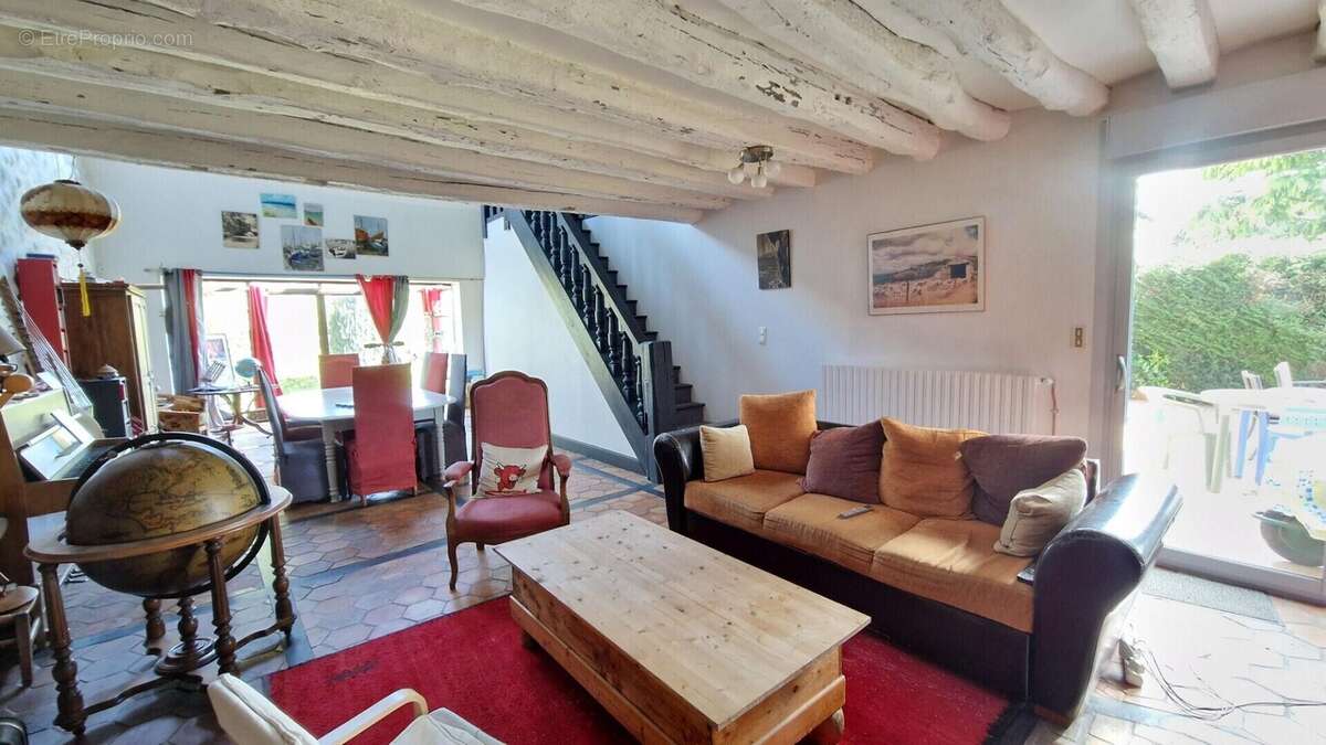 Entre MAINTENON et CHARTRES : Pavillon familial de 157 m² - photo 3
