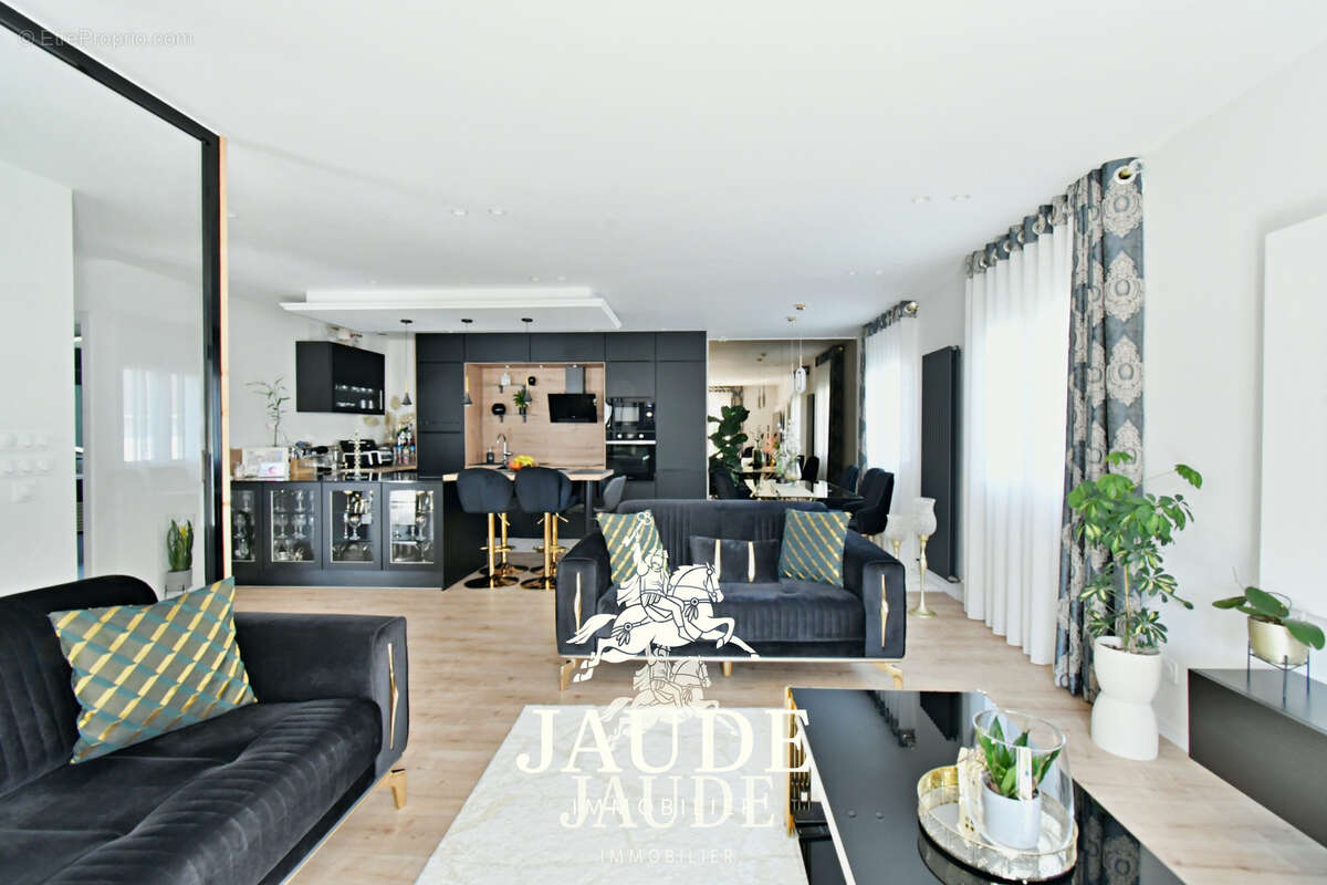 Maison 135 m2 avec jardin clos et arboré (453m2) ENTIÈREMENT RÉNOVÉE - photo 4