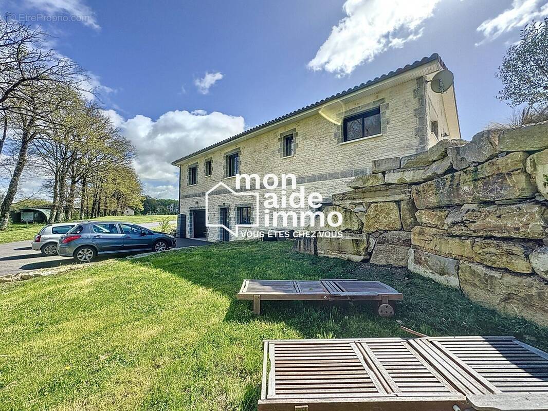 Maison à SAINT-MARTIN-DE-FRESSENGEAS