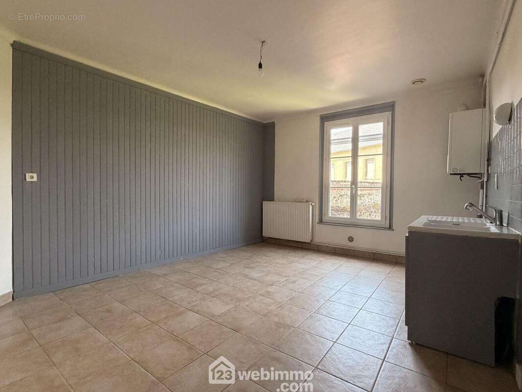 Toutes les fenêtres sont en double vitrage - Appartement à CREPY