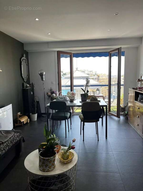 Appartement à MARSEILLE-1E