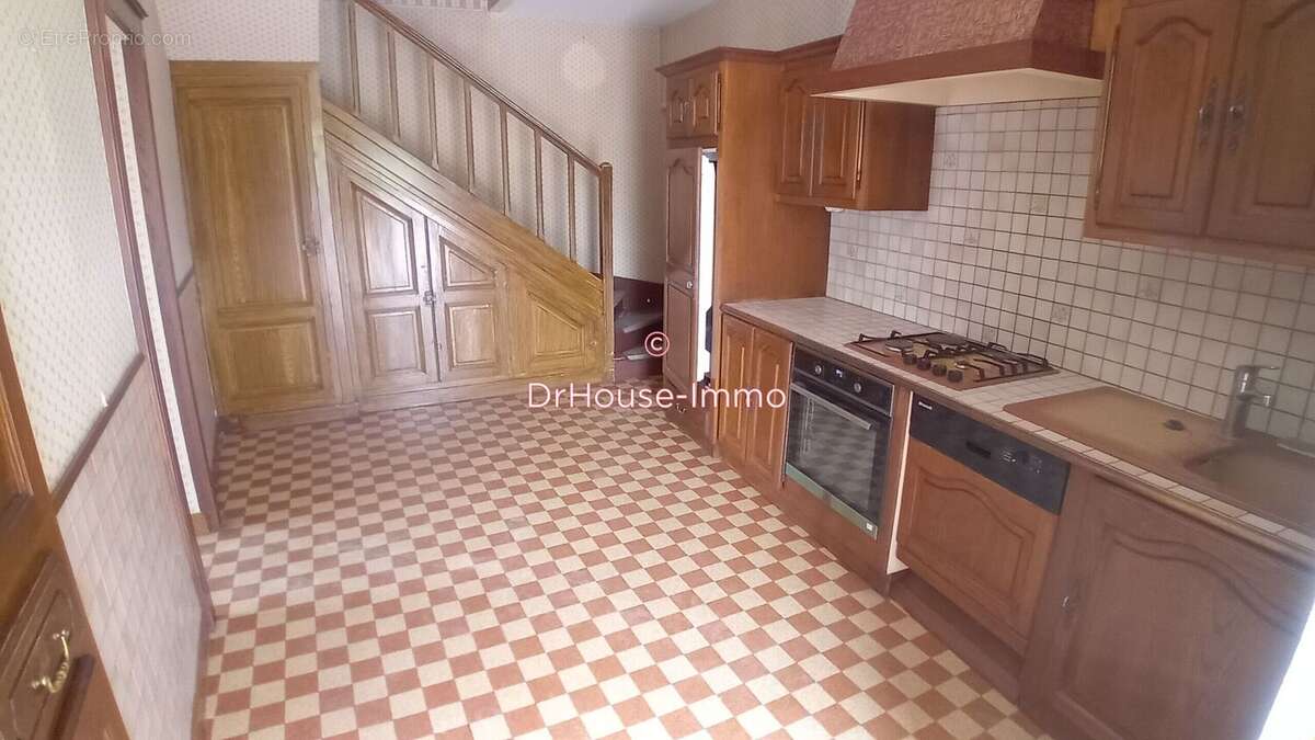 Maison 131 m² à Savigne-Sur-Lathan  - photo 16