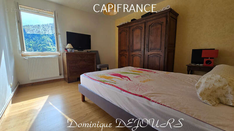 Maison à SAINT-SAUVEUR-DE-MONTAGUT