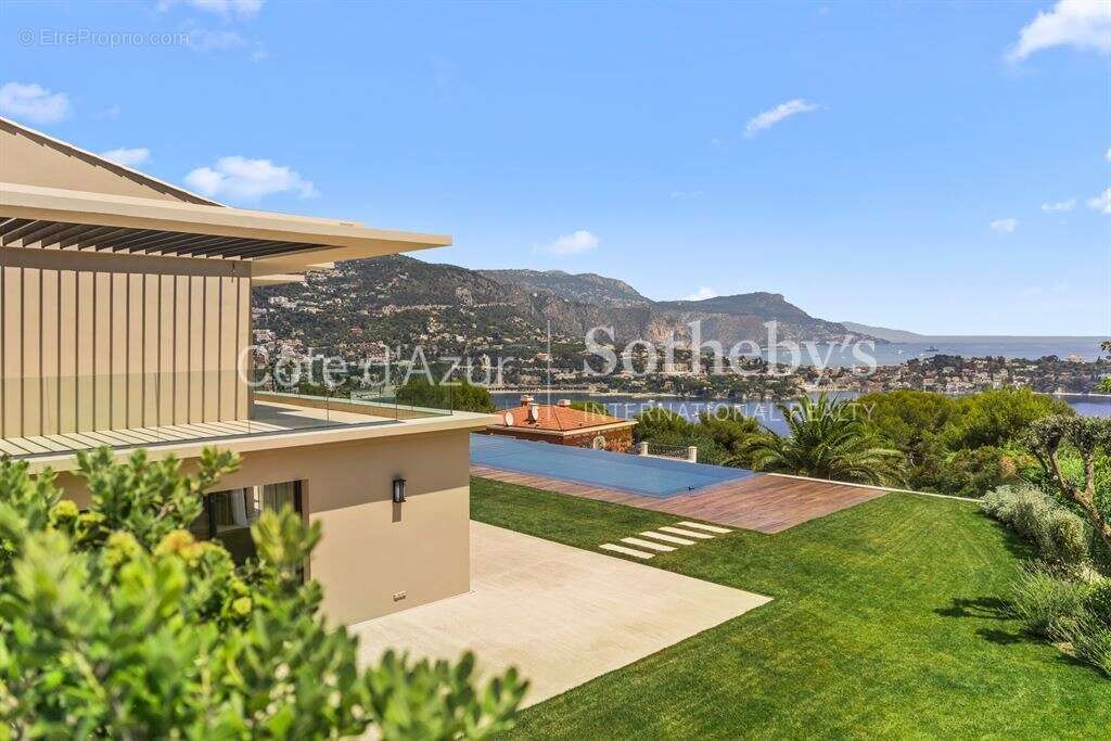 Villa contemporaine avec vue mer panoramique à Nice Mont Boron, face à Villefranche-sur-Mer - photo 3