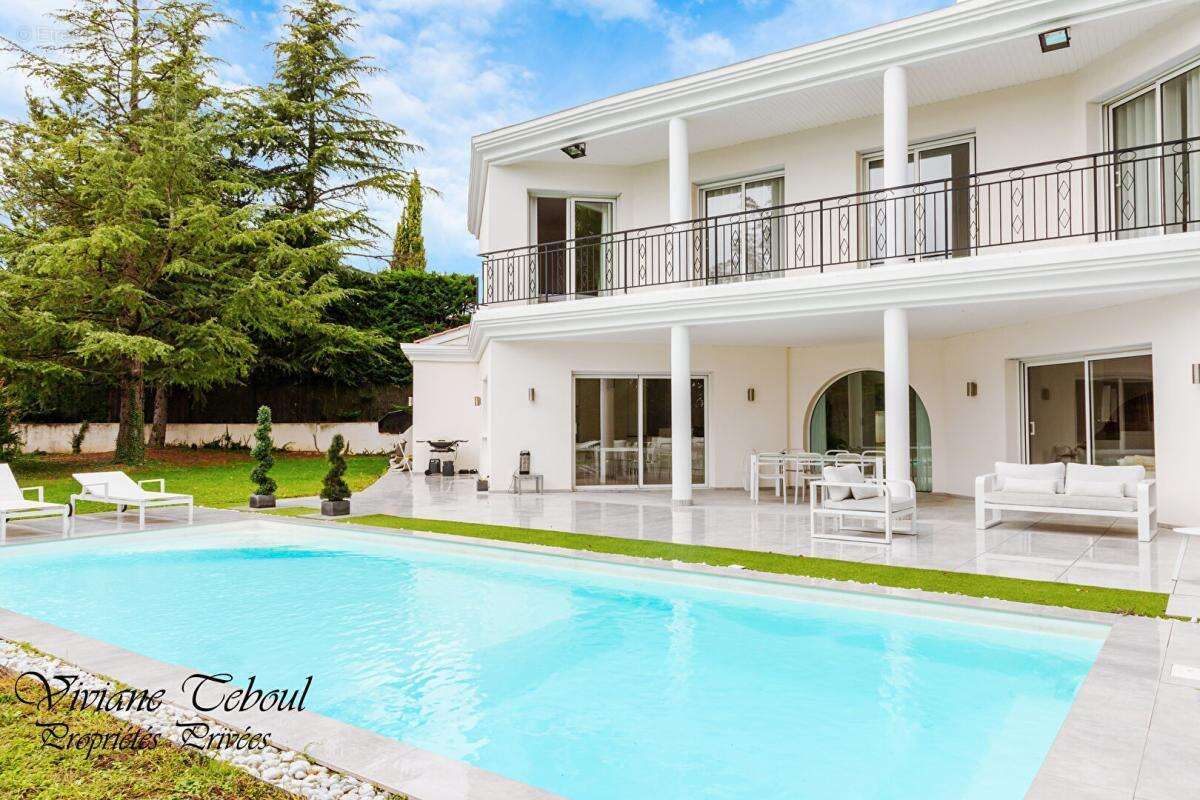 Maison Ecully Tronchon.1650000. 7 pièce(s) 286 m2 .5 chambres .terrain 1890m2.piscine.jardin - photo 10