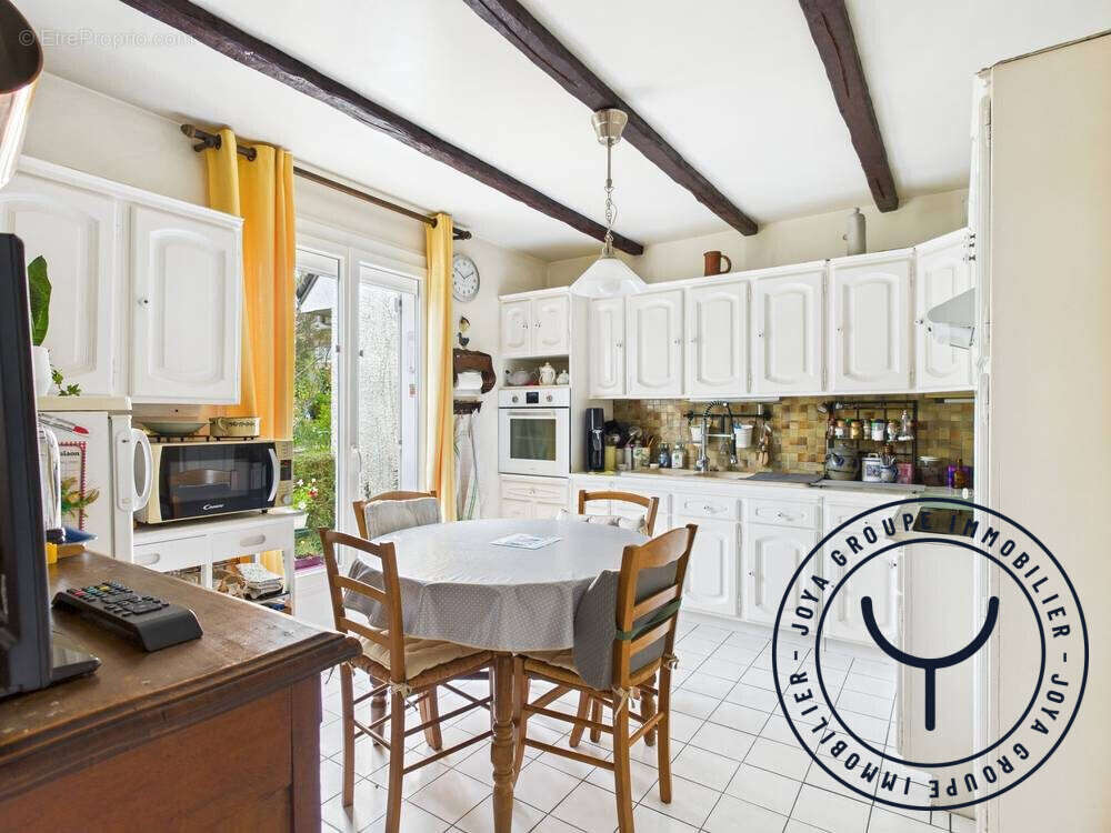 Maison à LA CHAPELLE-SAINT-LUC