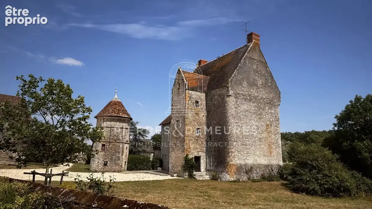 Domaine avec manoir et ses annexes sur 176ha de prairie et bois - photo 3