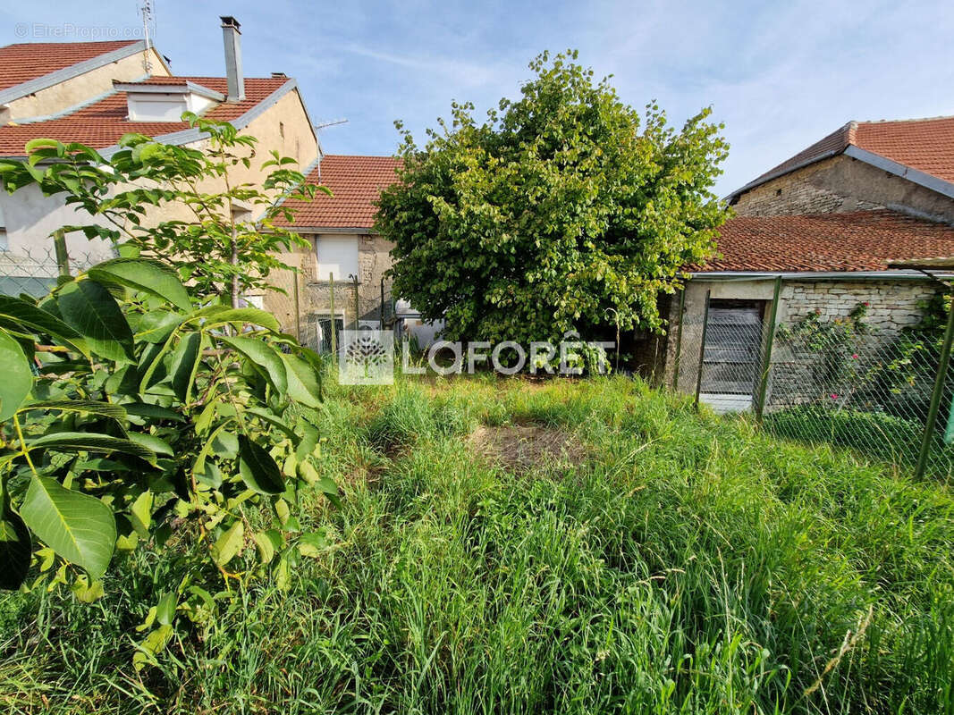 Maison à LA ROCHE-MOREY