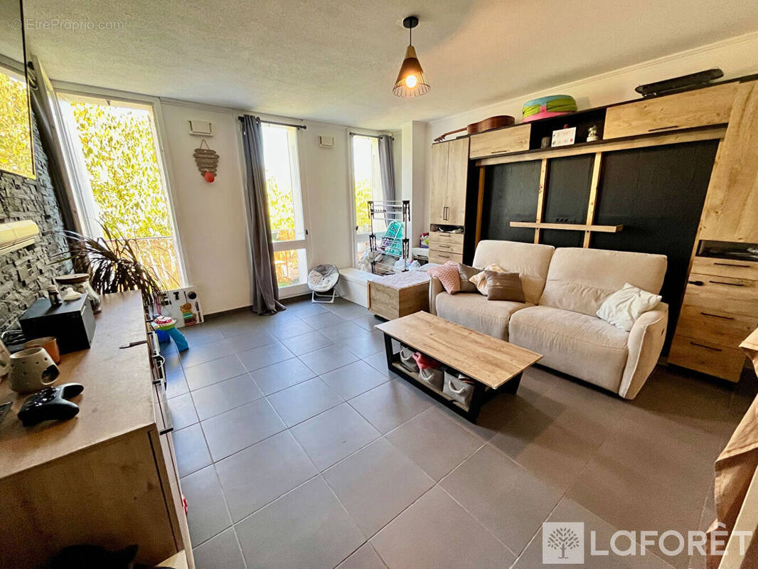 Appartement à CARROS