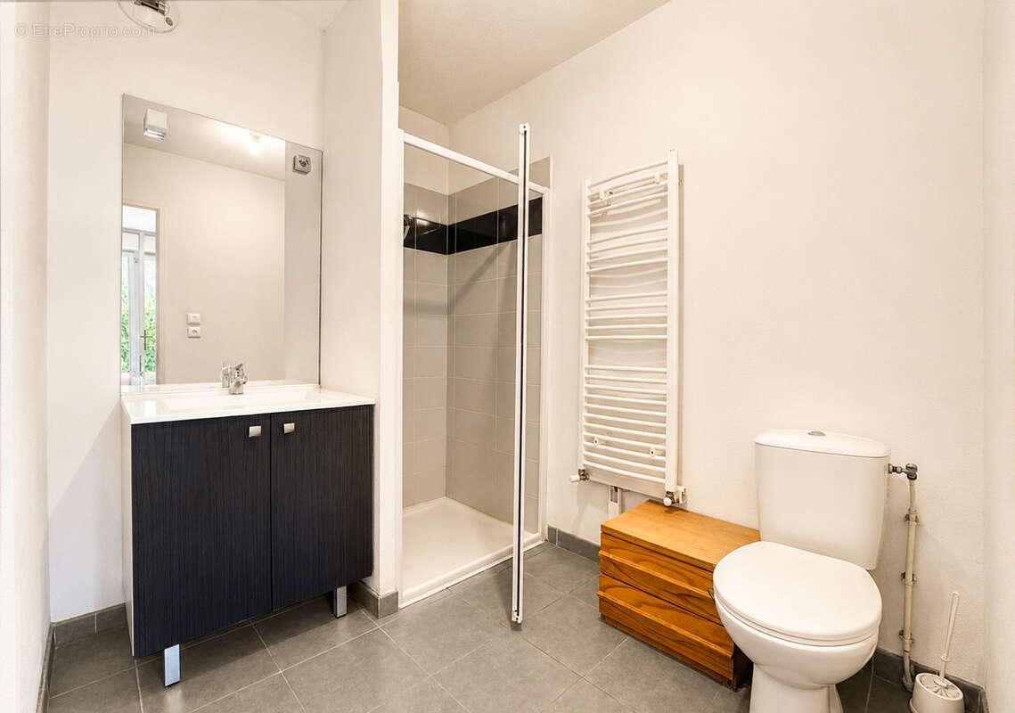 En exclusivité !  Appartement T2 de 38 m2 en rez-de-jardin, secteur de Barrière-de-Paris. - photo 10