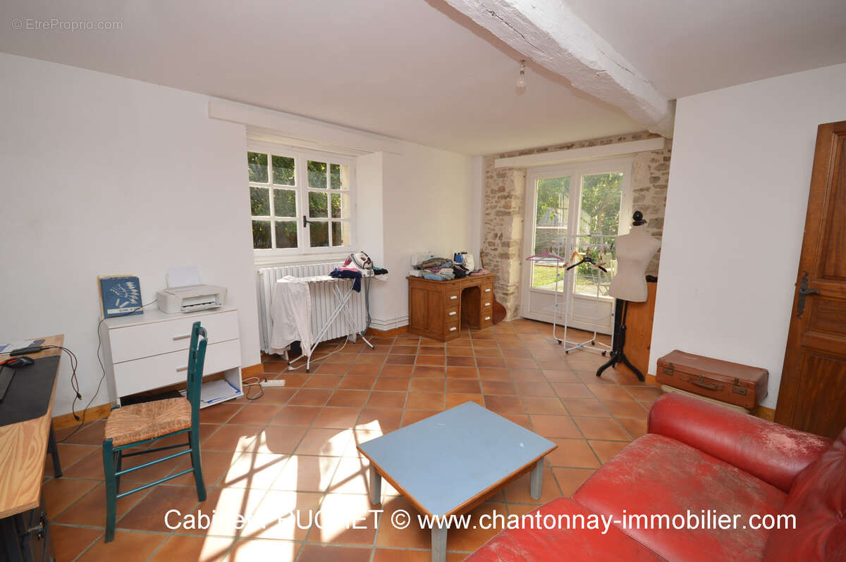 CHANTONNAY - Jolie maison ancienne dans environnement calme - photo 8