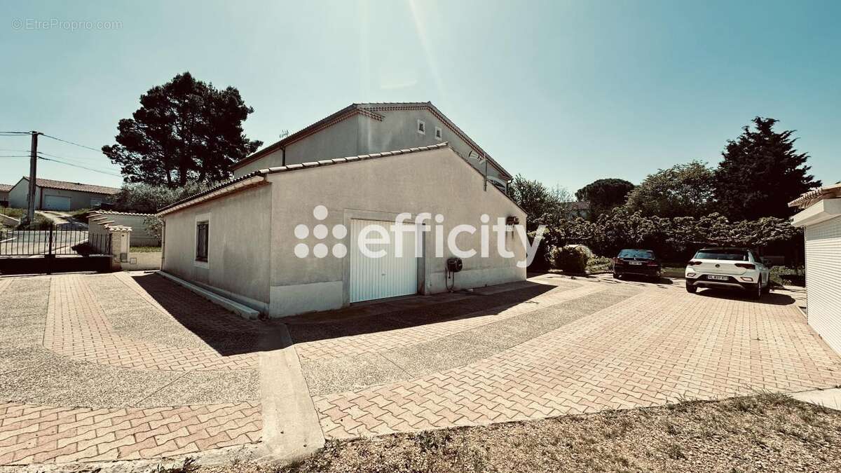 Maison à SAINT-JULIEN-DE-PEYROLAS