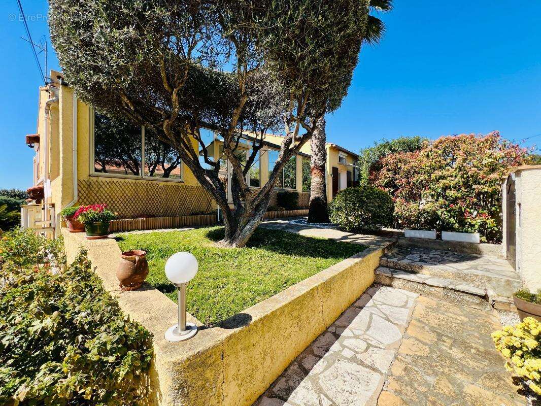 Maison à SIX-FOURS-LES-PLAGES