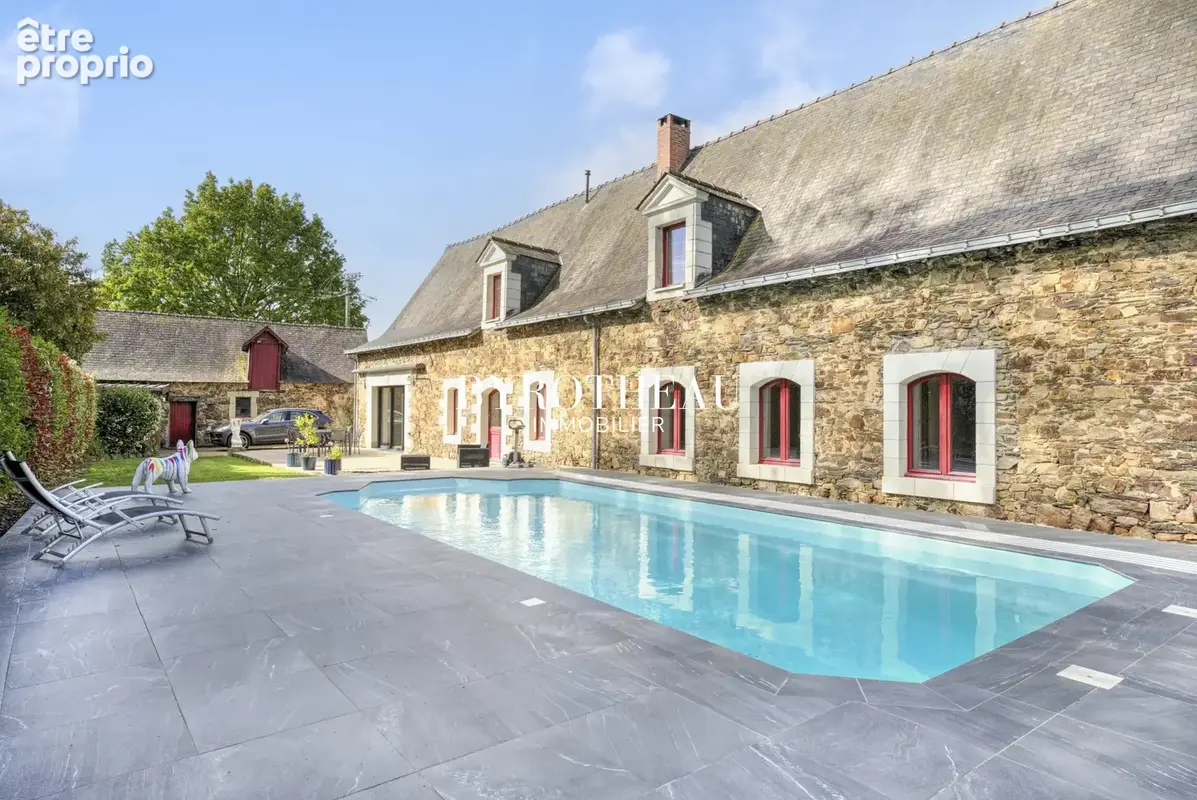 Maison 8 pièces 295 m² à vendre à Segre (49500) - photo 2