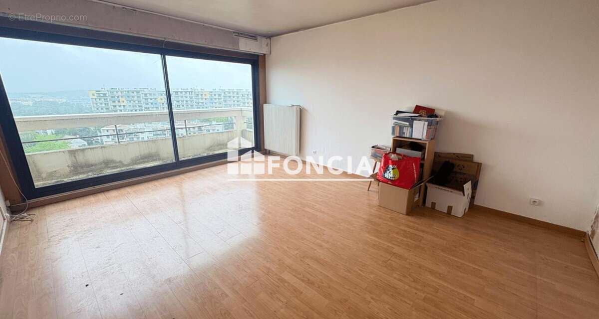 Appartement à FRESNES