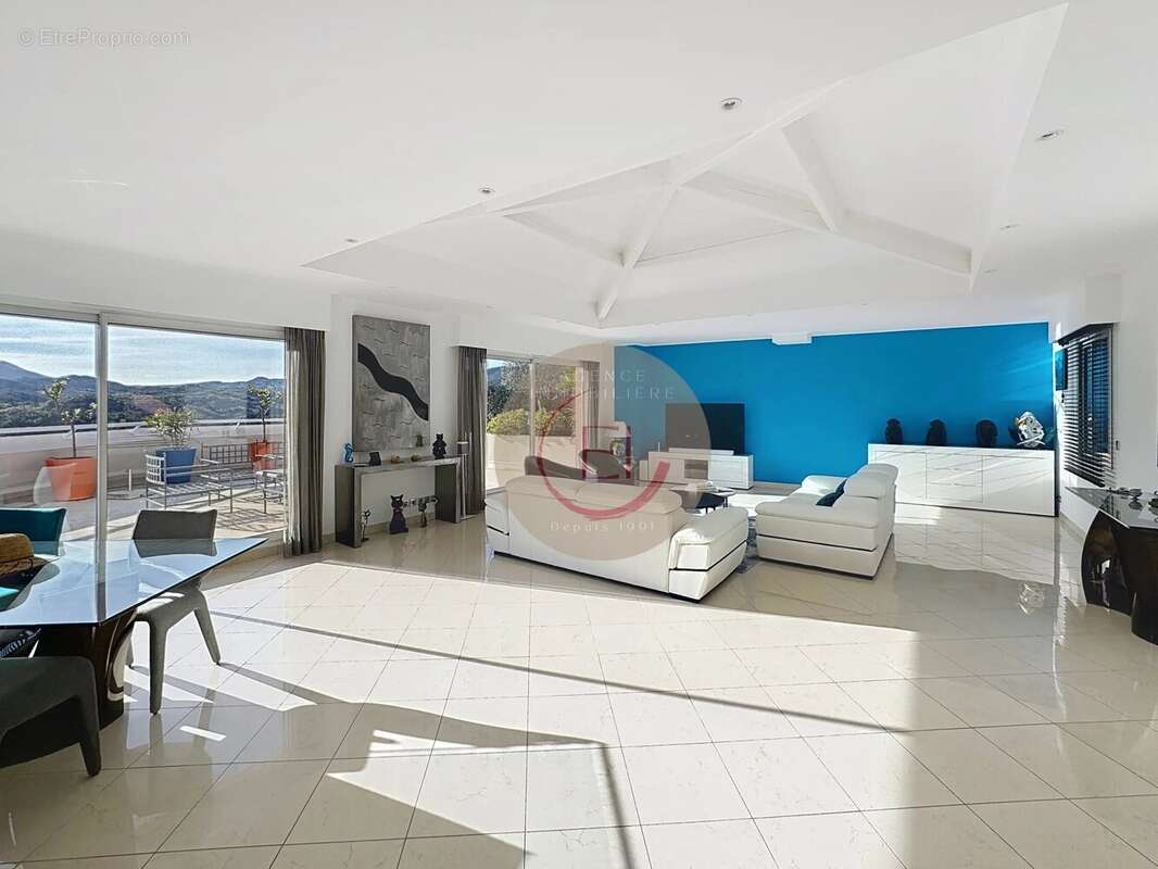 Appartement à MANDELIEU-LA-NAPOULE