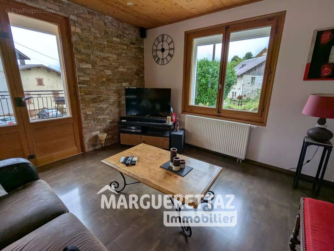 Maison à ONNION