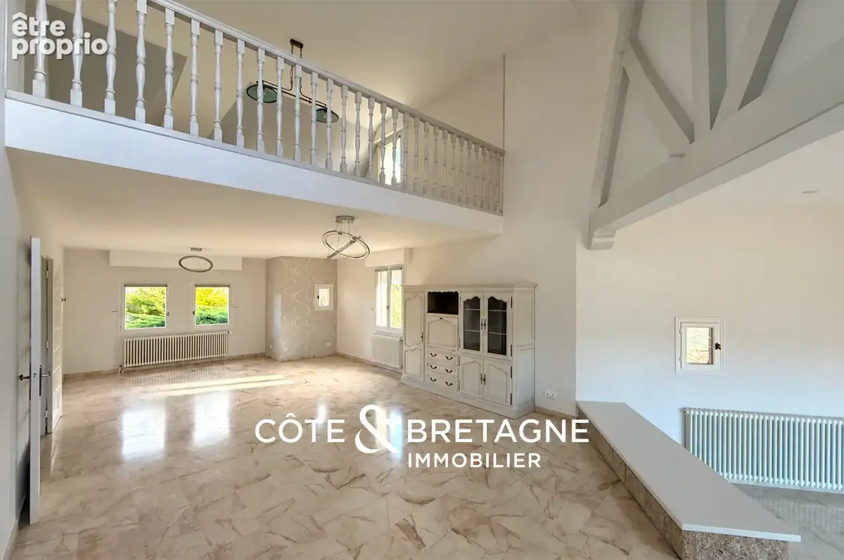 Maison familiale à vendre à Yffiniac   188 m2 avec piscine et sous-sol complet I REF 2025-135 - photo 3