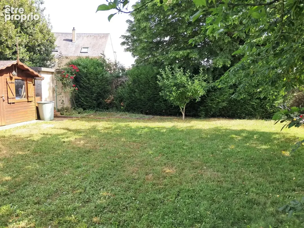 Terrain à SAINT-ANTOINE-DU-ROCHER