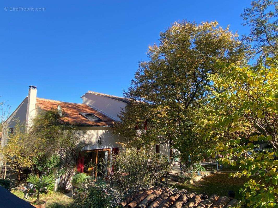 Maison à LE PUY-SAINTE-REPARADE