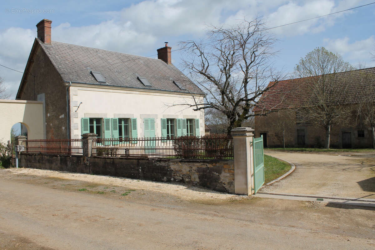 Maison à SAINT-JEANVRIN