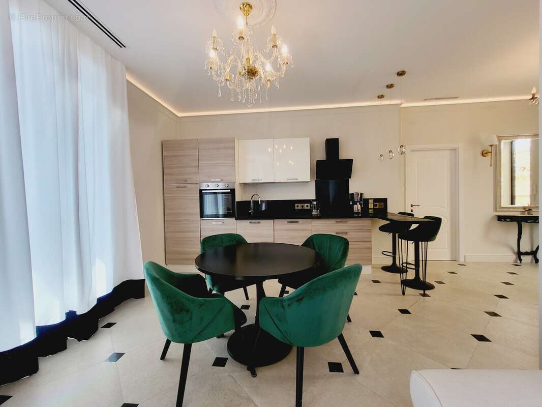 Appartement à ROQUEBRUNE-CAP-MARTIN