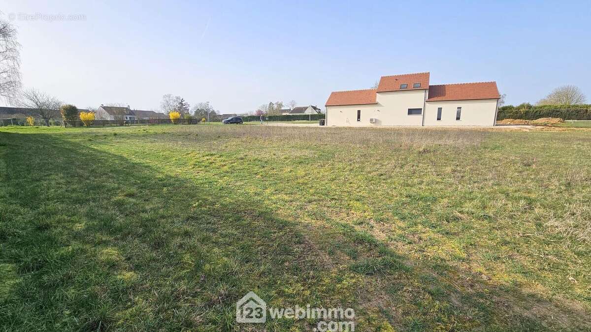 Un terrain plat, une façade linéaire de 29,65 mètres. - Terrain à LA CHAPELLE-LA-REINE