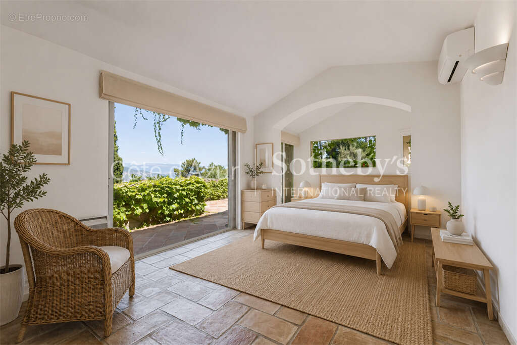 Théoule-sur-Mer – Villa provençale de 180 m² avec vue mer panoramique, piscine et hammam - photo 19