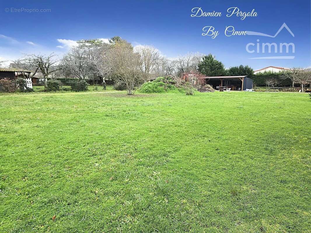 Terrain à MONTIGNAC