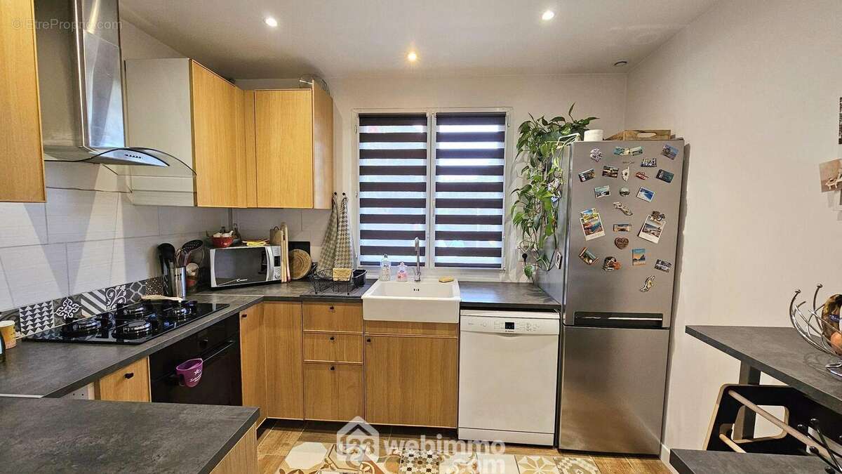 Une cuisine toute équipée. - Maison à MALESHERBES