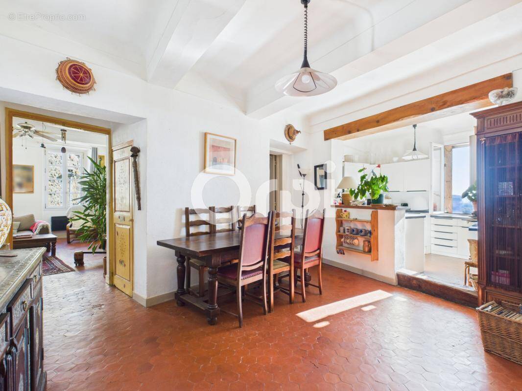 Appartement à TOURRETTES
