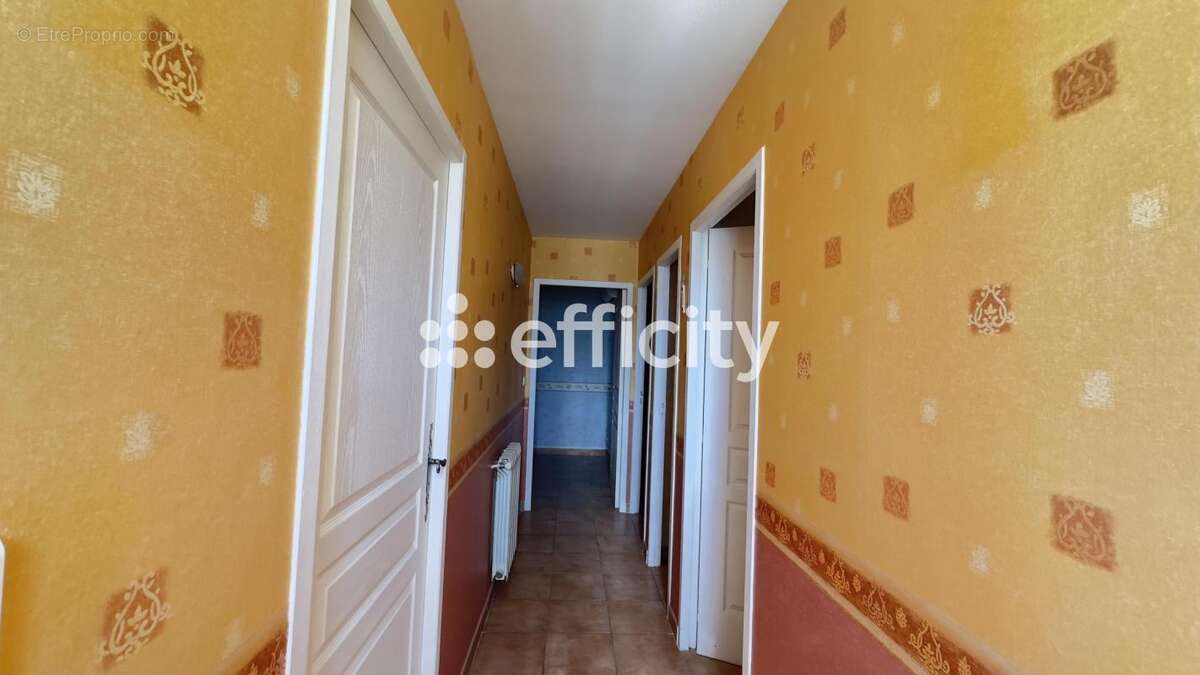 Maison à SAINT-LAURENT-DE-CARNOLS