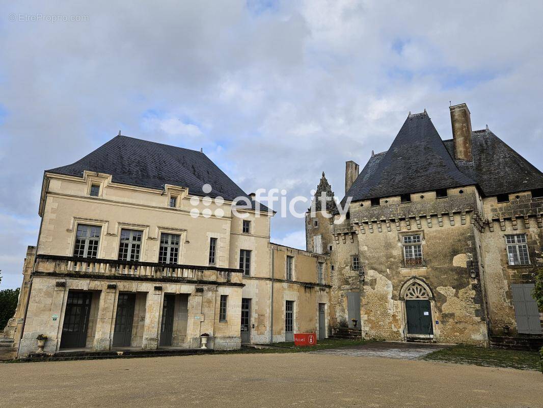 Maison à BARBEZIEUX-SAINT-HILAIRE