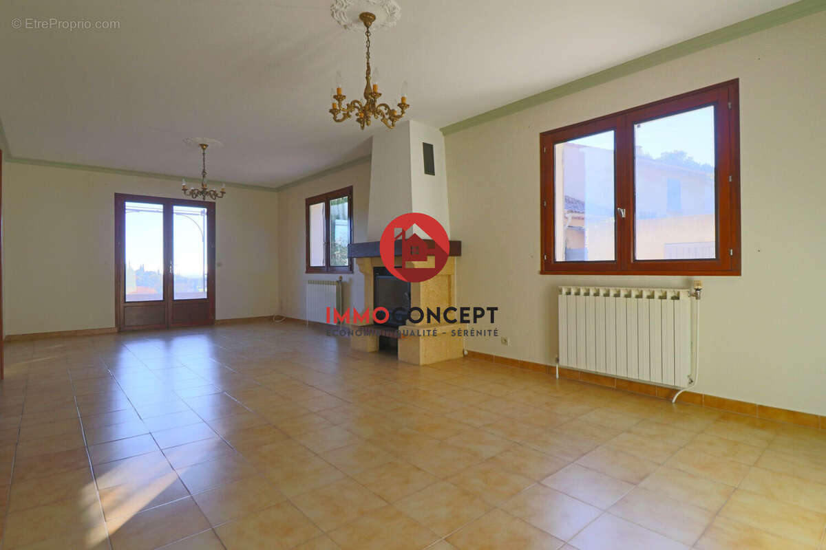 Maison à LAUDUN-L'ARDOISE