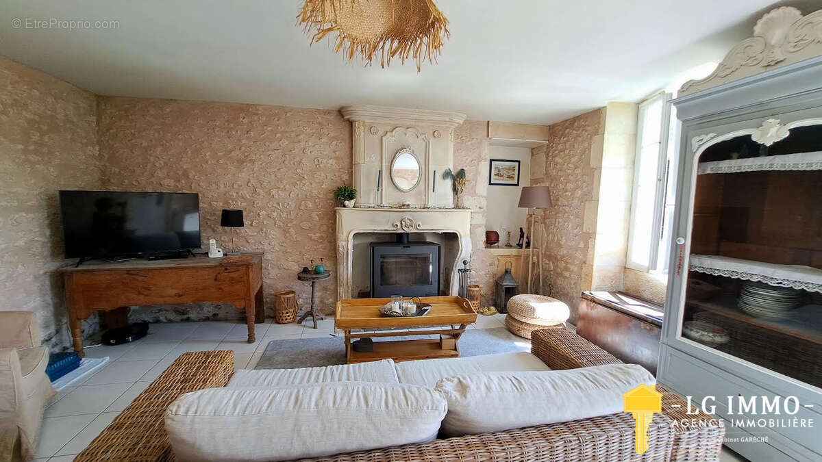 Maison à EPARGNES