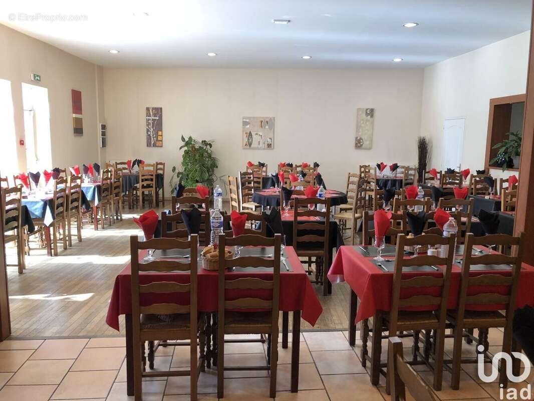 Photo 4 - Commerce à TUFFE