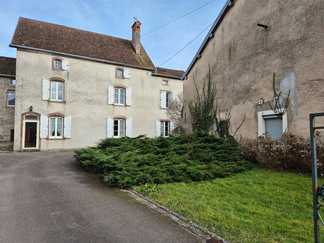 Maison à CONFLANS-SUR-LANTERNE