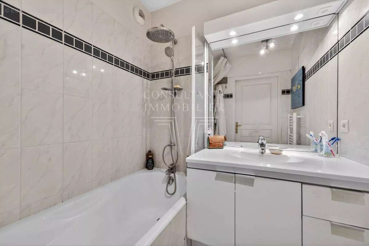 Appartement à LEVALLOIS-PERRET