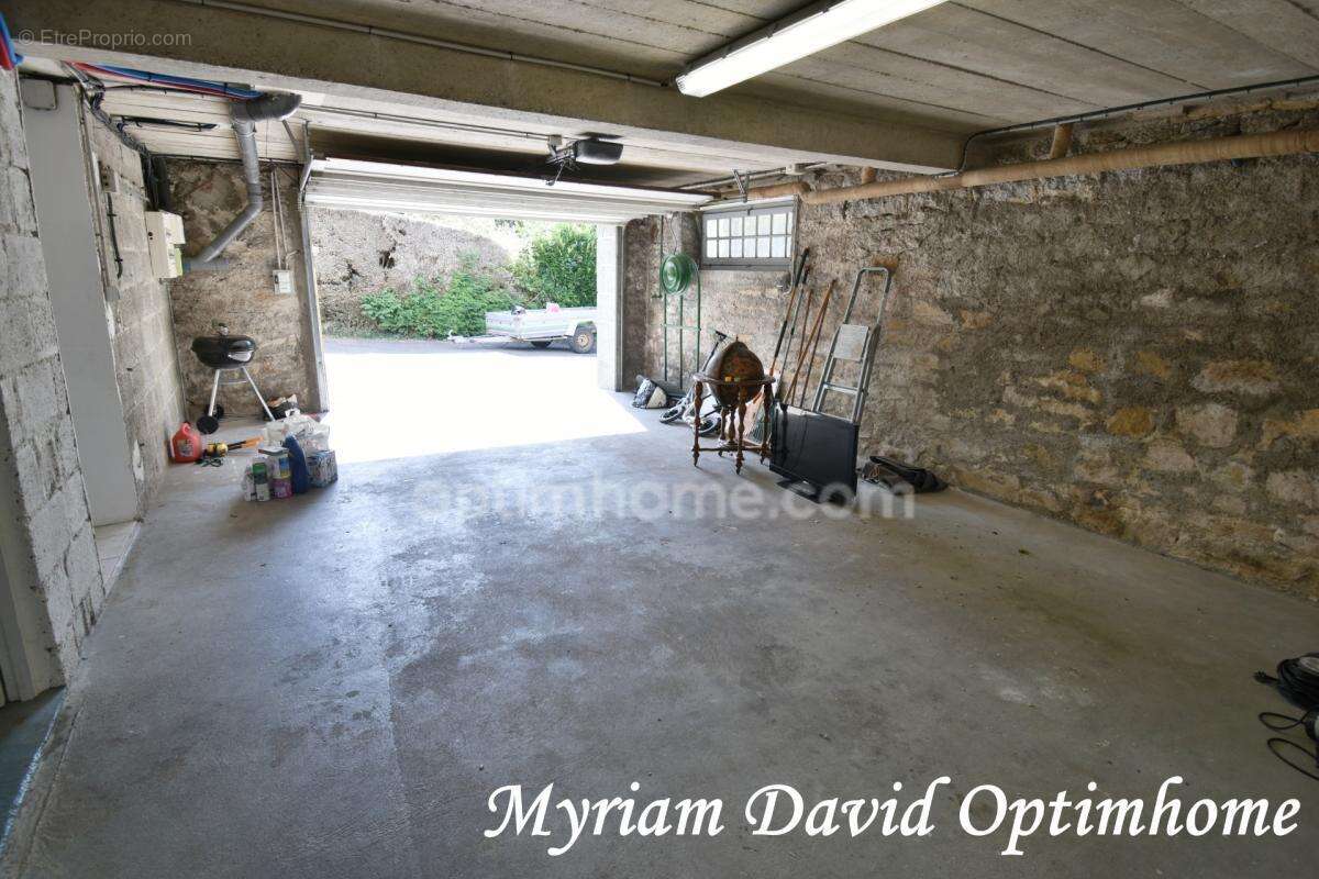 Maison familiale 171 m² – DPE C – 5 chambres – Terrain paysagé de 2 400 m² – Rostrenen - photo 16