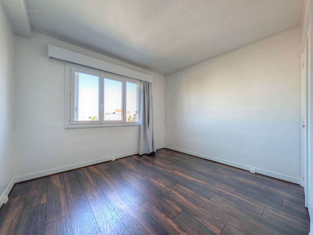 Appartement à LA GARENNE-COLOMBES