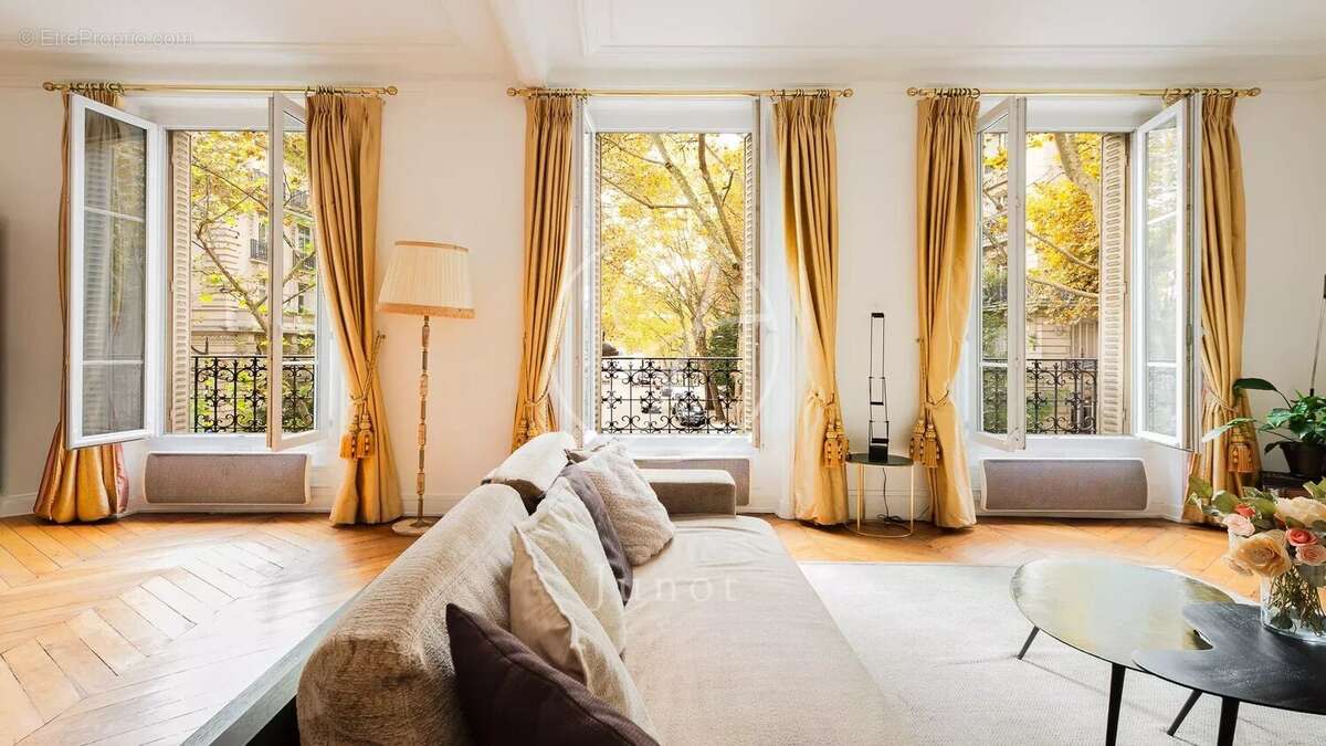 Appartement à PARIS-7E