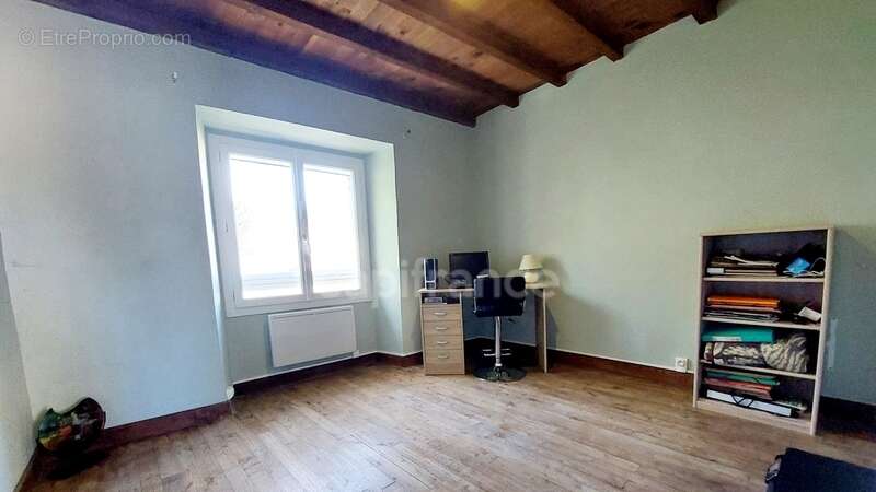Maison au centre du village Prats du Périgord, 92m2, 4 pièces, 3 chambres, jardin, puits, grange avec fort potentiel - photo 5